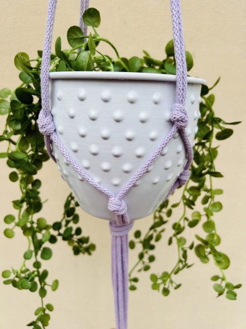 Kwietnik Wiszący na Ścianę Makrama ze Sznurka na Kwiaty Styl BOHO Liliowy Kwietnik Wiszący na Ścianę Makrama ze Sznurka na Kwiaty Styl BOHO Liliowy